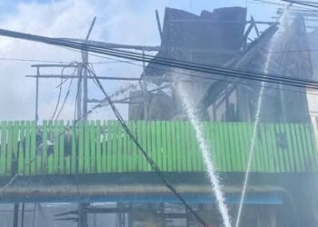 Kebakaran Hanguskan Rumah dan Bangsalan 20 Pintu di Temindung Permai Samarinda