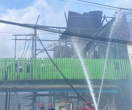 Kebakaran Hanguskan Rumah dan Bangsalan 20 Pintu di Temindung Permai Samarinda