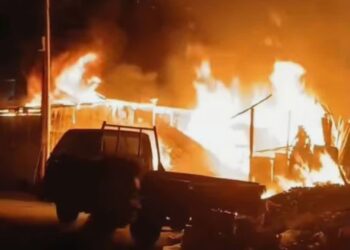 Gudang dan Dua Mobil Pikap Terbakar di Dekat Pasar Pandansari Balikpapan