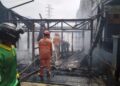 Kebakaran Hanguskan Dua Bangunan di Loa Bahu Samarinda, Diduga Akibat Korsleting