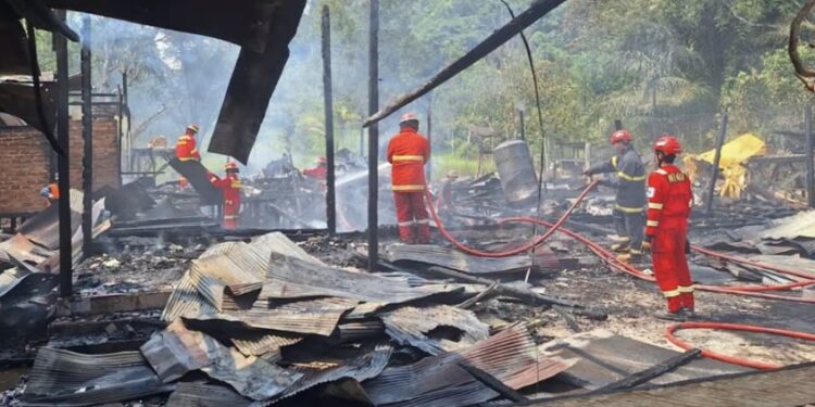 Kebakaran di Kampung Tasuk Berau, Satu Rumah dan Empat Kontrakan Kayu Ludes