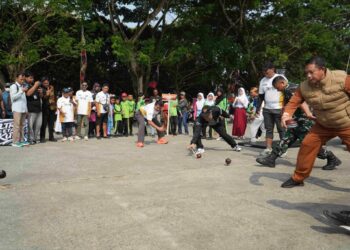 Ahmad Yani Ikut Tarik Gasing, Dukung Pelestarian Olahraga Tradisional di Erau 2026