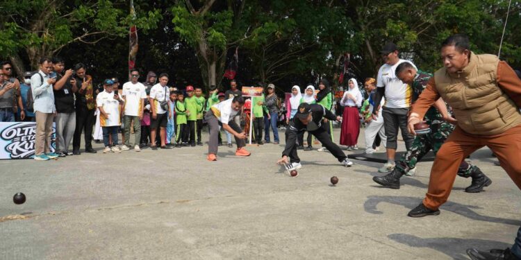 Ahmad Yani Ikut Tarik Gasing, Dukung Pelestarian Olahraga Tradisional di Erau 2026