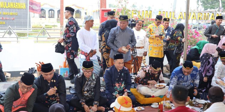 Ahmad Yani Ikuti Tradisi Beseprah Erau 2026, Tekankan Nilai Kebersamaan