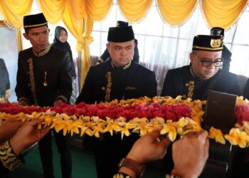 Perebahan Tiang Ayu Tandai Berakhirnya Erau, Junadi Ajak Jaga Warisan Budaya